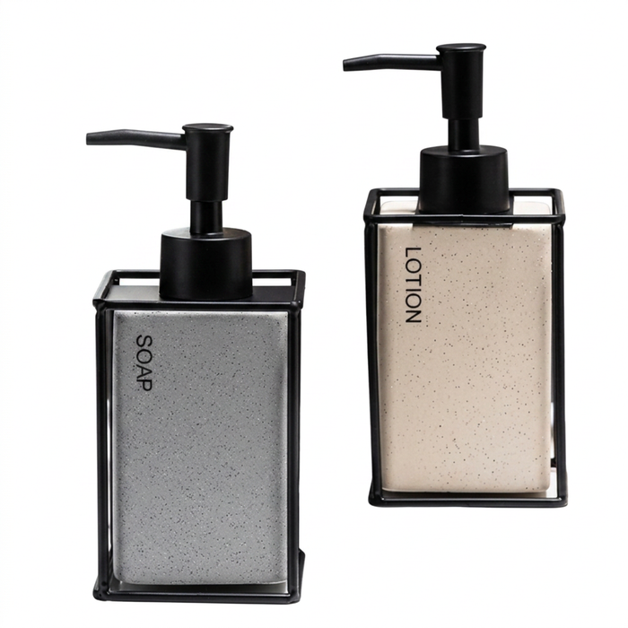 Distributeur savon et shampoing en céramique 330 ml sur fond blanc