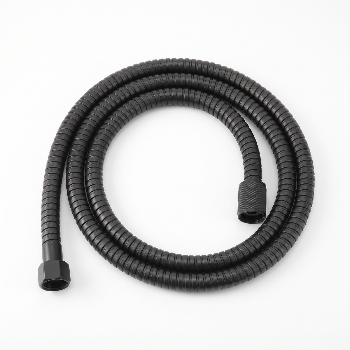 Flexible de douche inox anti-torsion noir mat, sur fond blanc – Maison Bréa